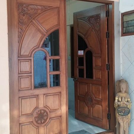 ประตูไม้สักแกะสลักเสริมฮวงจุ้ย www.Thai-wood.com โรงงานผู้ผลิตและจำหน่ายประตูไม้สักโดยตรงไม่ผ่านคนกลางครับ